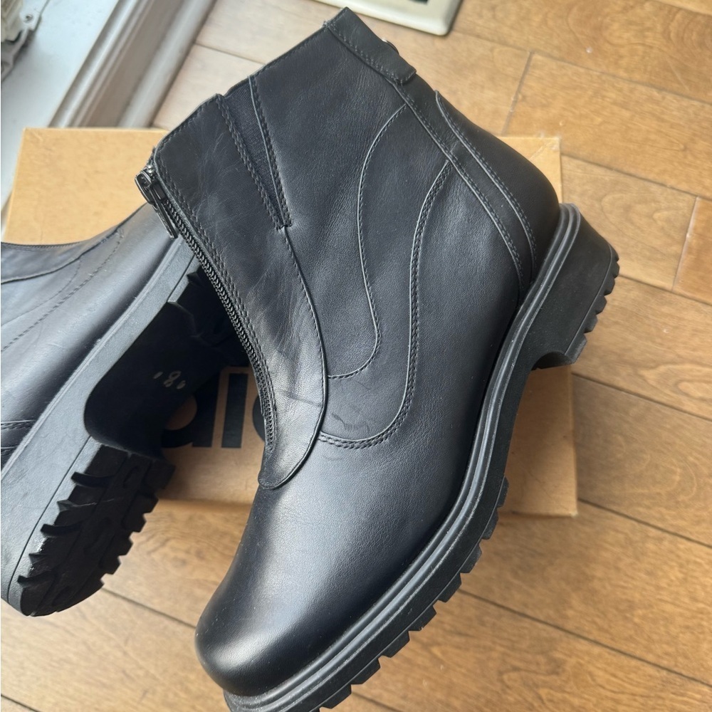 Naturalizer winter boots with fur inside